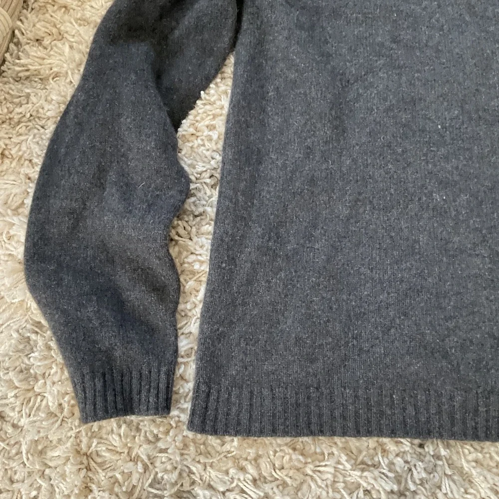 Banana Republic Cashmere Sweater Mens Medium Charcoal Grey V-Neck Long‎ Sleeve